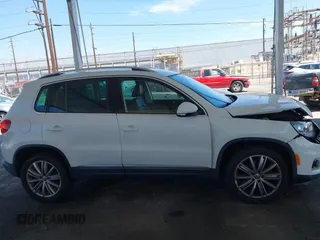 2013 Volkswagen Tiguan SE z VIN WVGAV7AX9DW514874, wystawiony jako IAAI lot #42686433 z przebiegiem 101 782 mil mil oraz . Historia ofert i sprzedaży dostępna na DreamBid. Obrazek 13.