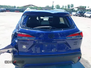 2022 Toyota Corolla Cross XLE z VIN 7MUDAABG4NV004836, wystawiony jako IAAI lot #42546573 z przebiegiem 23 821 mil mil oraz . Historia ofert i sprzedaży dostępna na DreamBid. Obrazek 18.