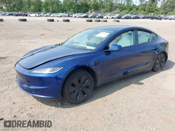 2025 Tesla Model 3 Long Range z VIN 5YJ3E1EB6SF874419, wystawiony jako IAAI lot #42422443 z przebiegiem 11 681 mil mil oraz . Historia ofert i sprzedaży dostępna na DreamBid. Obrazek 16.