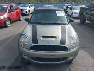 2009 MINI Cooper Hardtop S with VIN WMWMF73569TW87929, listed as a IAAI auction lot 42057214 with 164,922 mi miles. Bid and sale history available at carsss.com. Image 6.