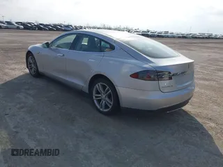 2013 Tesla Model S with VIN 5YJSA1CG3DFP28908, listed as a IAAI auction lot 41804041 with 140,756 mi miles and . Bid and sale history available at DreamBid. Image 3.
