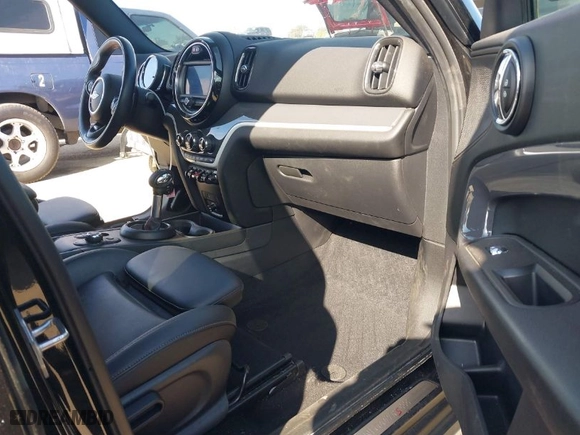 2019 MINI Countryman Cooper S with VIN WMZYT3C53K3J32447, listed as a IAAI auction lot 41480577 with NaN miles. Bid and sale history available at carsss.com. Image 5.