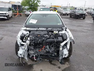 2022 Toyota Camry Hybrid XSE z VIN 4T1K31AK5NU583117, wystawiony jako IAAI lot #42204189 z przebiegiem 22 639 mil mil oraz . Historia ofert i sprzedaży dostępna na DreamBid. Obrazek 13.