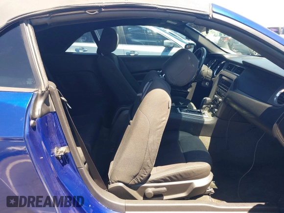 2014 Ford Mustang V6 z VIN 1ZVBP8EM8E5238393, wystawiony jako IAAI lot #42502830 z przebiegiem 150 481 mil mil oraz . Historia ofert i sprzedaży dostępna na DreamBid. Obrazek 8.