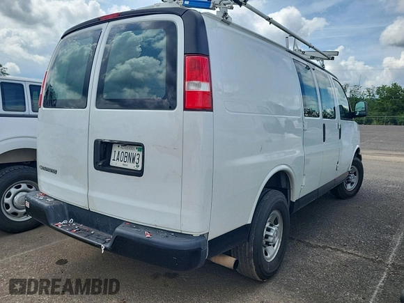 2018 Chevrolet Express Cargo z VIN 1GCWGAFP7J1337793, wystawiony jako IAAI lot #42854414 z przebiegiem 151 274 mil mil oraz . Historia ofert i sprzedaży dostępna na DreamBid. Obrazek 4.