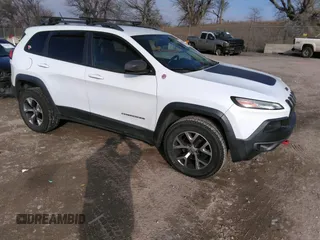 2014 Jeep Cherokee Trailhawk z VIN 1C4PJMBS4EW185515, wystawiony jako IAAI lot #40809688 z przebiegiem 195 472 mil mil oraz . Historia ofert i sprzedaży dostępna na DreamBid. Obrazek 1.