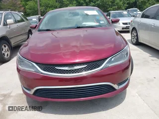 2015 Chrysler 200 Limited z VIN 1C3CCCAB8FN555591, wystawiony jako IAAI lot #42277127 z przebiegiem 145 745 mil mil oraz . Historia ofert i sprzedaży dostępna na DreamBid. Obrazek 6.