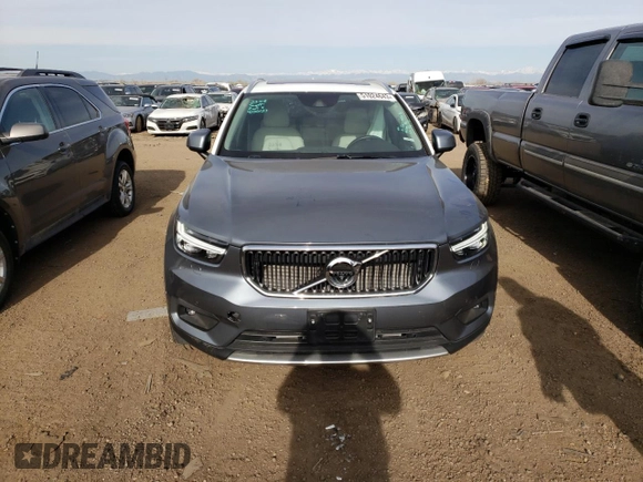 2019 Volvo XC40 Momentum with VIN YV4162UK2K2151808, listed as a Copart auction lot 51024643 with 28,113 mi miles and . Bid and sale history available at carsss.com. Image 5.