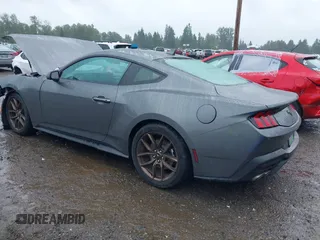 2024 Ford Mustang EcoBoost с VIN 1FA6P8TH3R5138045, выставлен на аукционе IAAI как лот 42385957 с пробегом 1 708 миль миль и . История ставок и продаж доступна на DreamBid. Изображение 3.