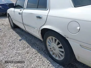 2008 Mercury Grand Marquis LS z VIN 2MEFM75V58X638347, wystawiony jako IAAI lot #42149058 z przebiegiem 115 460 mil mil oraz . Historia ofert i sprzedaży dostępna na DreamBid. Obrazek 13.