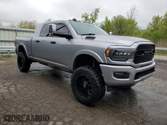 2020 Ram 2500 Limited z VIN 3C6UR5SL9LG282626, wystawiony jako Copart lot #55918975 z przebiegiem 129 540 mil mil oraz Czysty tytuł • Clean title. Historia ofert i sprzedaży dostępna na DreamBid. Obrazek 4.