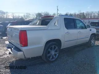 2011 Cadillac Escalade EXT Luxury with VIN 3GYT4MEF3BG221610, listed as a IAAI auction lot 40902182 with 81,580 mi miles. Bid and sale history available at carsss.com. Image 4.
