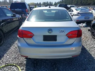 2013 Volkswagen Jetta SE z VIN 3VWDP7AJ0DM447943, wystawiony jako IAAI lot #42021858 z przebiegiem 127 083 mil mil oraz . Historia ofert i sprzedaży dostępna na DreamBid. Obrazek 16.