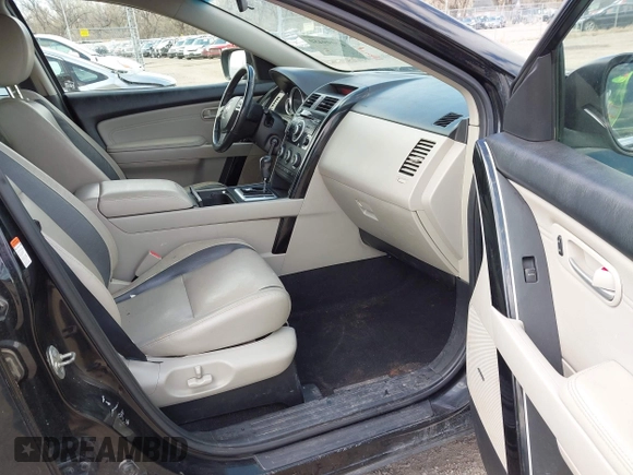 2008 Mazda CX-9 Grand Touring z VIN JM3TB38A780161857, wystawiony jako IAAI lot #42099450 z przebiegiem 220 951 mil mil oraz . Historia ofert i sprzedaży dostępna na DreamBid. Obrazek 5.