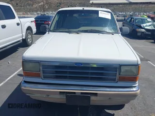 1993 Ford Explorer Eddie Bauer z VIN 1FMDU32X5PUD94496, wystawiony jako IAAI lot #42494424 z przebiegiem 26 047 mil mil oraz . Historia ofert i sprzedaży dostępna na DreamBid. Obrazek 6.
