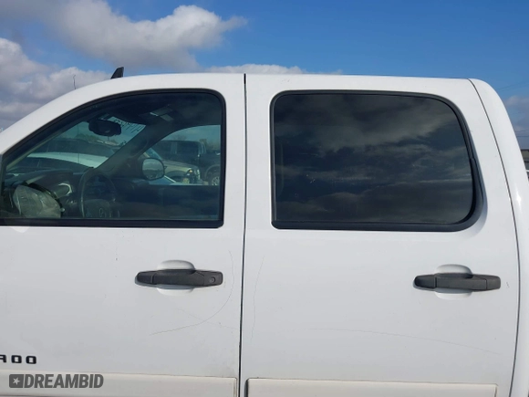 2007 Chevrolet Silverado 1500 LT w/1LT with VIN 2GCEC13C371505070, listed as a IAAI auction lot 41496659 with 179,379 mi miles. Bid and sale history available at carsss.com. Image 14.