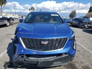 2023 Cadillac XT4 AWD Premium Luxury z VIN 1GYFZDR44PF206176, wystawiony jako Copart lot #46456445 z przebiegiem 3 896 mil mil oraz Szkoda całkowita • Salvage title. Historia ofert i sprzedaży dostępna na DreamBid. Obrazek 5.