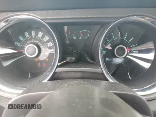 2013 Ford Mustang V6 z VIN 1ZVBP8AM2D5244453, wystawiony jako Copart lot #61857985 z przebiegiem 147 452 mil mil oraz Szkoda całkowita • Salvage title. Historia ofert i sprzedaży dostępna na DreamBid. Obrazek 9.