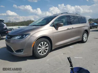 2018 Chrysler Pacifica Touring L with VIN 2C4RC1BG2JR234890, listed as a Copart auction lot 52686625 with 84,822 mi miles and Salvage Title. Bid and sale history available at carsss.com. Image 1.
