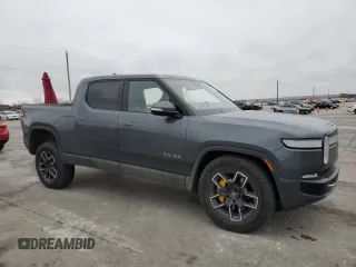 2022 Rivian R1T Launch Edition with VIN 7FCTGAAL7NN002288, listed as a Copart auction lot 43393815 with 46,927 mi miles and Salvage Title. Bid and sale history available at carsss.com. Image 4.