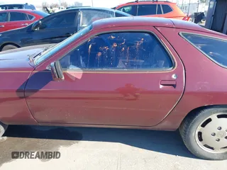 1984 Porsche 928 z VIN WP0JB0925ES860300, wystawiony jako IAAI lot #41581309 z przebiegiem 115 151 mil mil oraz . Historia ofert i sprzedaży dostępna na DreamBid. Obrazek 13.