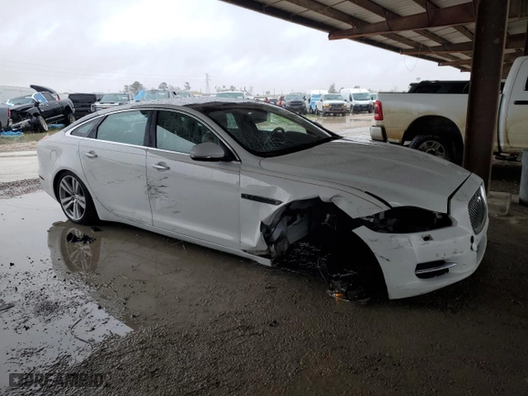 2013 Jaguar XJ with VIN SAJWJ2GD4D8V47695, listed as a Copart auction lot 44997315 with 195,810 mi miles and Salvage Title. Bid and sale history available at carsss.com. Image 4.