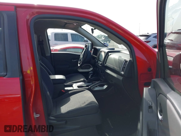2023 Nissan Frontier Pro-X z VIN 1N6ED1EJ0PN667047, wystawiony jako IAAI lot #42639635 z przebiegiem 58 508 mil mil oraz . Historia ofert i sprzedaży dostępna na DreamBid. Obrazek 5.