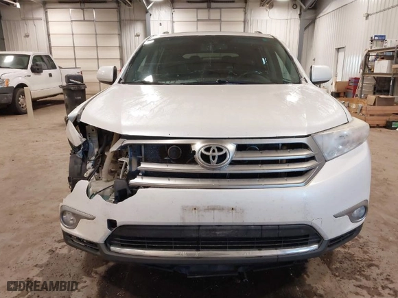 2011 Toyota Highlander with VIN 5TDBK3EH4BS083872, listed as a IAAI auction lot 41392392 with 305,143 mi miles. Bid and sale history available at carsss.com. Image 12.