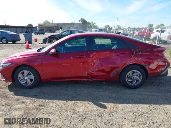 2025 Hyundai Elantra SE z VIN KMHLL4DG6SU864299, wystawiony jako IAAI lot #42024320 z przebiegiem 5 723 mil mil oraz . Historia ofert i sprzedaży dostępna na DreamBid. Obrazek 15.