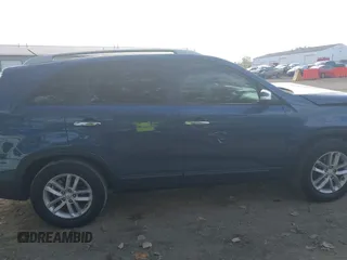 2014 Kia Sorento LX with VIN 5XYKT4A6XEG510139, listed as a IAAI auction lot 40438670 with 155,854 mi miles. Bid and sale history available at carsss.com. Image 13.