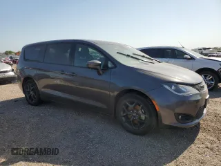 2019 Chrysler Pacifica Touring Plus z VIN 2C4RC1FG3KR569071, wystawiony jako Copart lot #52317555 z przebiegiem 114 414 mil mil oraz Szkoda całkowita • Salvage title. Historia ofert i sprzedaży dostępna na DreamBid. Obrazek 4.