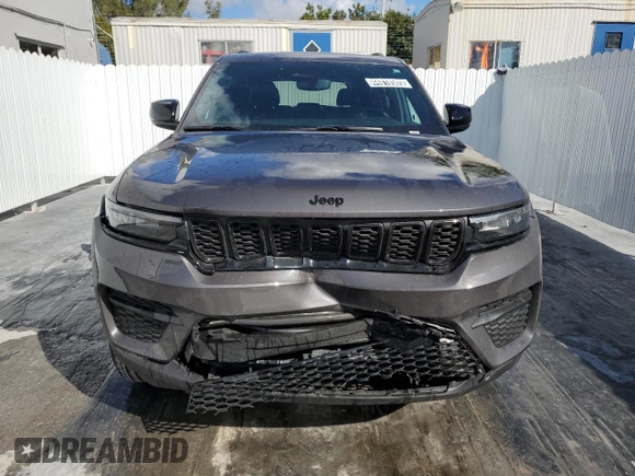 2024 Jeep Grand Cherokee Altitude with VIN 1C4RJGAGXR8546568, listed as a Copart auction lot 44818505 with 24,172 mi miles and Clean title. Bid and sale history available at DreamBid. Image 5.