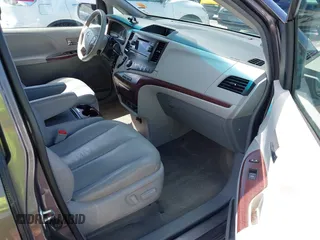 2012 Toyota Sienna XLE AAS with VIN 5TDYK3DC8CS263406, listed as a IAAI auction lot 41971770 with 186,394 mi miles. Bid and sale history available at carsss.com. Image 5.