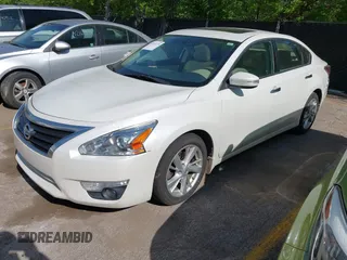 2015 Nissan Altima 2.5 S with VIN 1N4AL3AP0FC246780, listed as a IAAI auction lot 42207239 with 228,572 mi miles. Bid and sale history available at carsss.com. Image 2.