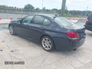 2013 BMW 5 Series 528i xDrive z VIN WBAXH5C57DD111765, wystawiony jako IAAI lot #42293035 z przebiegiem 118 786 mil mil oraz . Historia ofert i sprzedaży dostępna na DreamBid. Obrazek 3.