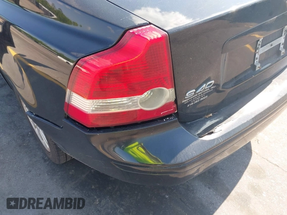 2005 Volvo S40 with VIN YV1MS382X52120252, listed as a IAAI auction lot 42036354 with 148,281 mi miles. Bid and sale history available at carsss.com. Image 6.