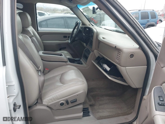 2003 Chevrolet Suburban Z71 with VIN 3GNFK16Z43G335561, listed as a IAAI auction lot 41901703 with 289,564 mi miles. Bid and sale history available at carsss.com. Image 5.