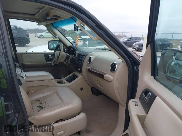2005 Ford Expedition Limited with VIN 1FMFU19555LB08120, listed as a IAAI auction lot 41600866 with 156,908 mi miles. Bid and sale history available at carsss.com. Image 5.