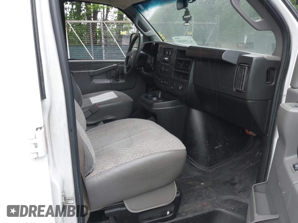2019 Chevrolet Express Cargo z VIN 1GCZGHFG5K1361937, wystawiony jako IAAI lot #42298599 z przebiegiem 243 145 mil mil oraz . Historia ofert i sprzedaży dostępna na DreamBid. Obrazek 5.