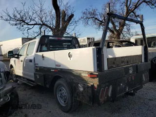 2019 Ford Super Duty F-250 SRW XL with VIN 1FT7W2A6XKED17771, listed as a Copart auction lot 84632244 with 126,212 mi miles and Salvage Title. Bid and sale history available at carsss.com. Image 2.