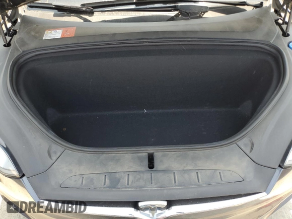 2016 Tesla Model X 70D z VIN 5YJXCBE20GF022698, wystawiony jako Copart lot #55328535 z przebiegiem Nie podano mil oraz Szkody całkowita. Historia ofert i sprzedaży dostępna na DreamBid. Obrazek 11.