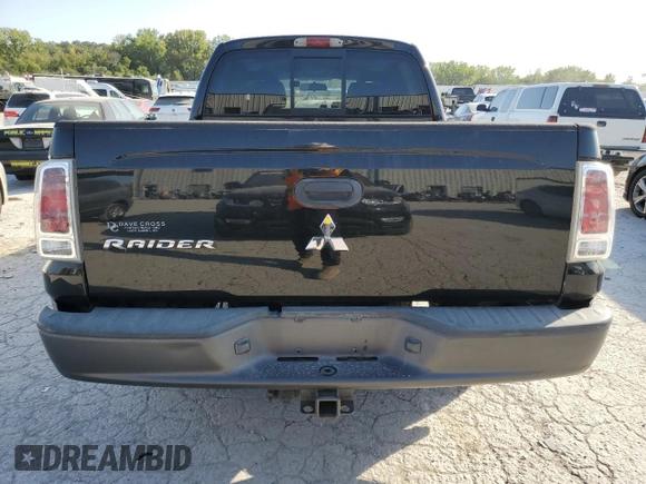 2006 Mitsubishi Raider z VIN 1Z7HT38K76S574856, wystawiony jako Copart lot #74367324 z przebiegiem 176 611 mil mil oraz Czysty tytuł • Clean title. Historia ofert i sprzedaży dostępna na DreamBid. Obrazek 6.