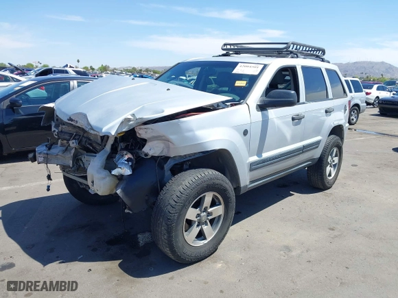 2005 Jeep Grand Cherokee Laredo with VIN 1J4HR48N45C628711, listed as a IAAI auction lot 42004501 with 147,047 mi miles. Bid and sale history available at carsss.com. Image 2.