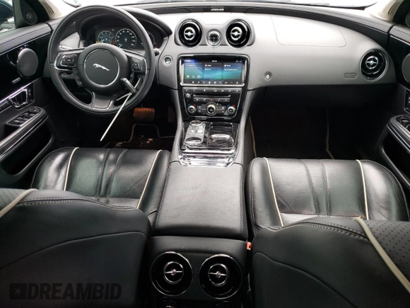 2019 Jaguar XJ with VIN SAJWJ1CD7K8W19566, listed as a Copart auction lot 43150345 with 29,020 mi miles and Salvage Title. Bid and sale history available at carsss.com. Image 8.