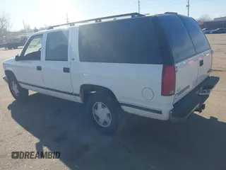 1999 GMC Suburban with VIN 3GKFK16R5XG547226, listed as a IAAI auction lot 41692781 with 189,820 mi miles. Bid and sale history available at carsss.com. Image 3.