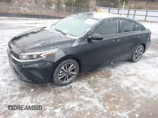 2023 Kia Forte LXS z VIN 3KPF24AD9PE511818, wystawiony jako IAAI lot #41554269 z przebiegiem 16 465 mil mil oraz . Historia ofert i sprzedaży dostępna na DreamBid. Obrazek 17.