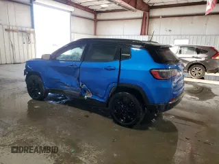 2020 Jeep Compass Altitude z VIN 3C4NJDBBXLT256470, wystawiony jako Copart lot #88228415 z przebiegiem 48 480 mil mil oraz Szkoda całkowita • Salvage title. Historia ofert i sprzedaży dostępna na DreamBid. Obrazek 2.