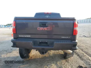 2015 GMC Sierra 2500HD Denali z VIN 1GT120E82FF136326, wystawiony jako Copart lot #55306345 z przebiegiem 181 532 mil mil oraz Szkoda całkowita • Salvage title. Historia ofert i sprzedaży dostępna na DreamBid. Obrazek 6.