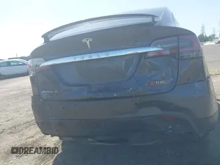2016 Tesla Model X 70D z VIN 5YJXCAE27GF002541, wystawiony jako IAAI lot #41957228 z przebiegiem 77 199 mil mil oraz . Historia ofert i sprzedaży dostępna na DreamBid. Obrazek 6.