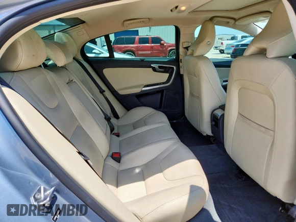 2018 Volvo S60 Inscription z VIN LYV402HK2JB170660, wystawiony jako Copart lot #58924785 z przebiegiem 60 871 mil mil oraz Szkoda całkowita • Salvage title. Historia ofert i sprzedaży dostępna na DreamBid. Obrazek 10.